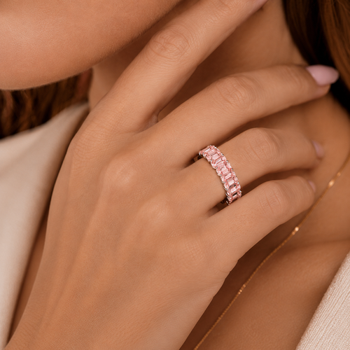 Rosé Eternity Ring™ – Emerald Cut Roze Diamanten Ring